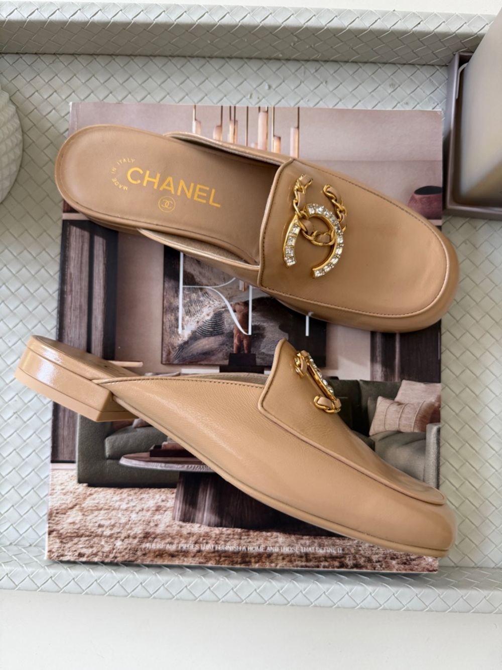 CHANEL GOLD CC LOGO WITH CRYSTALS CHAIN GOLD BEIGE NUDE PATENT LEATHER MULE 36.5
